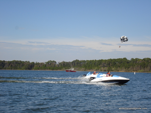 SeaRaycers and Parasailing